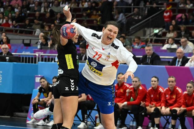 GER, Dortmund, 27th WommenÂ s World Championship, WM, Weltmeisterschaft 2025, Hauptrunde Main Round, Gruppe Group II, 3. Runde Round: Montenegro (MNE) vs. Serbien Serbia (SRB) 06.12.2025, Westfalenhalle, Dortmund, GER, Dortmund, 27th WommenÂ s World Championship 2025, Hauptrunde Main Round, Gruppe Group II, 3. Runde Round: Montenegro (MNE) vs. Serbien Serbia (SRB), im Bild: Dragana CvijiÄ‡ (SRB 72), frei vor dem Tor