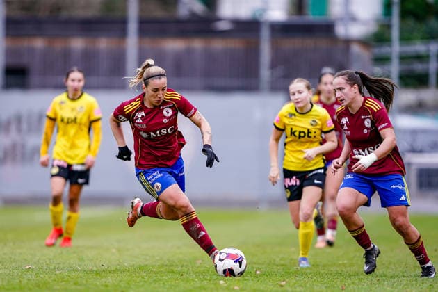 Switzerland: AXA Women s Super League, Servette FC ChÃªnois FÃ minin vs BSC YB Frauen, Stade des Trois-Chene, Chene-Bourg: Gloria Marinelli (9 Servette FC Chenois Feminin) in Aktion, am Ball Copyright: xDanielaxPorcellix