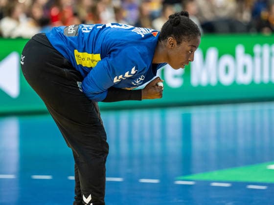 Armelle Kelly Attingre (Montenegro, 12) jubelt nach einer Parade, Montenegro vs. Serbien, Handball, Weltmeisterschaft, Frauen, Spielzeit 2025 2026, 06.12.2025, Montenegro vs. Serbien, Handball, Weltmeisterschaft, Frauen, Spielzeit 2025 2026, 06.12.2025 Stuttgart Copyright: xEibner-Pressefoto MichaelxSchmidx EP_MST