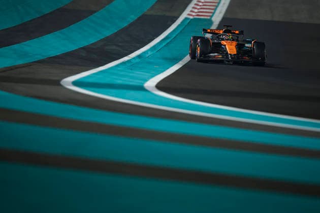 F1 - ABU DHABI GRAND PRIX 2025 81 PIASTRI Oscar (aus), McLaren F1 Team MCL39, action during the 2025 Formula 1 Abu Dhabi Grand Prix, 24th round of the 2025 FIA Formula One World Championship, WM, Weltmeisterschaft from December 05 to 07, 2025 on the Yas Marina Circuit, in Abu Dhabi, United Arab Emirates - Abu DhabiUnited Arab Emirates  Copyright: xXavixBonillax
