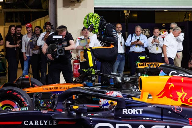 F1 - ABU DHABI GRAND PRIX 2025 NORRIS Lando (gbr), McLaren F1 Team MCL39, VERSTAPPEN Max (ned), Red Bull Racing RB21, portrait during the 2025 Formula 1 Abu Dhabi Grand Prix, 24th round of the 2025 FIA Formula One World Championship, WM, Weltmeisterschaft from December 05 to 07, 2025 on the Yas Marina Circuit, in Abu Dhabi, United Arab Emirates - Abu DhabiUnited Arab Emirates  Copyright: xFLORENTxGOODENx