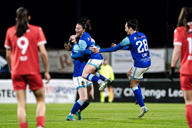 Switzerland: AXA Womens Super League 2025 26, FC Rapperswil Jona vs FC Luzern - Grunfeld, Jona: Serena Li Puma (11 FC Luzern) celebrating with team after scoring teams first goal Jona Jona, Switzerland, December 6th 2025 Jona Switzerland Copyright: xPriscilaxBütlerx xSteinsiek.chx