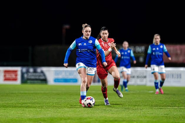 Switzerland: AXA Womens Super League 2025 26, FC Rapperswil Jona vs FC Luzern - Grunfeld, Jona: Chantal Ruf (10 FC Luzern), left, in action. Jona Jona, Switzerland, December 6th 2025 Jona Switzerland Copyright: xPriscilaxBütlerx xSteinsiek.chx