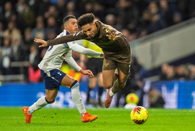 Tottenham Hotspur v Brentford Premier League Pedro Porro of Tottenham Hotspur fould Kevin Schade of Brentford during the Premier League match at Tottenham Hotspur Stadium, London 06 12 2025 UK Newspapers OUT Copyright: xGraemexWilcocksonx FIL-22607-0068
