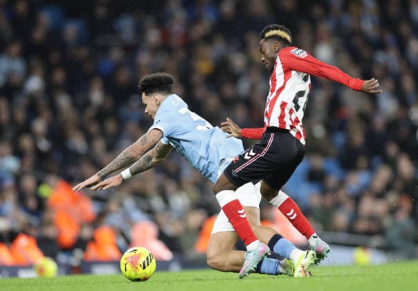 6th December 2025; Etihad Stadium, Manchester, Lancashire, England; Premier League Football, Manchester City versus Sunderland; Simon Adingra of Sunderland fouls Nico O Reilly of Manchester City  RogerxEvans