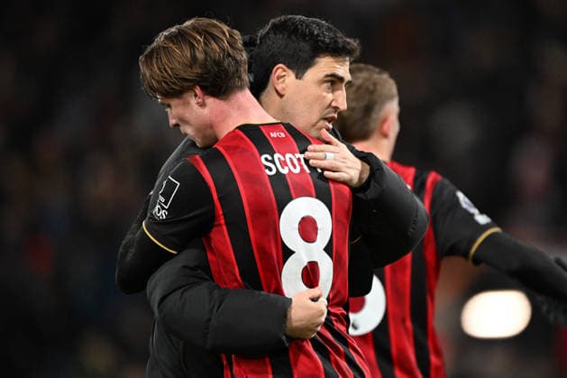 Bournemouth v Chelsea Premier League Alex Scott of Bournemouth and Bournemouth Manager Andoni Iraola after the Premier League match at the Vitality Stadium, Bournemouth 06 12 2025 UK Newspapers OUT Copyright: xJeremyxLandeyx FIL-22603-0052