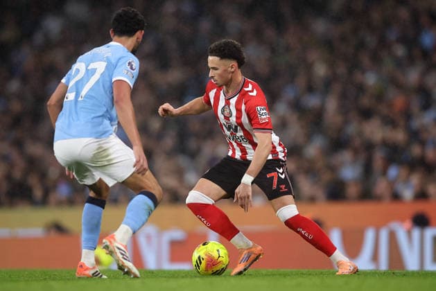 Manchester City v Sunderland 06 December 2025, Manchester - Premier League Football - Manchester City v Sunderland. Chemsdine Talbi of Sunderland and Matheus Nunes of Manchester City (photo by Daniel Chesterton) Manchester UK Copyright: xDanielxChestertonxOffside