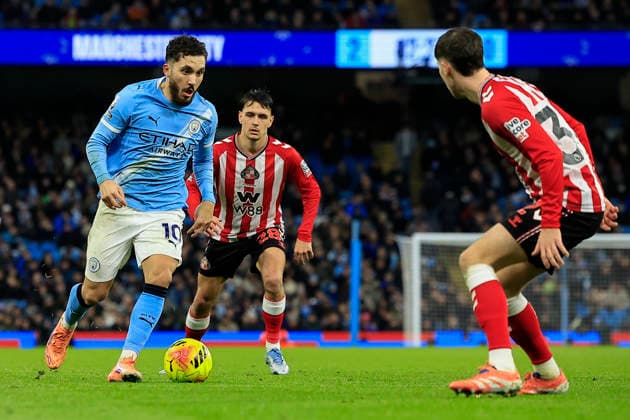 Manchester City v Sunderland Premier League 06 12 2025. Rayan Cherki (10) of Manchester City runs with the ball during the Premier League match between Manchester City and Sunderland at the Etihad Stadium, Manchester, England on 6 December 2025. Manchester Etihad Stadium Manchester England Editorial use only DataCo restrictions apply See www.football-dataco.com , Copyright: xConorxMolloyx PSI-23347-0060