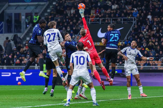 FC Internazionale vs Como 1907 - Serie A 2025 26 - 06 12 2025 Jean Jules Michel Butez of Como 1907 seen in action during Serie A 2025 26 football match between FC Internazionale and Como 1907 at San Siro Stadium in Milan Copyright: xBEAUTIFULxSPORTS Carabellix