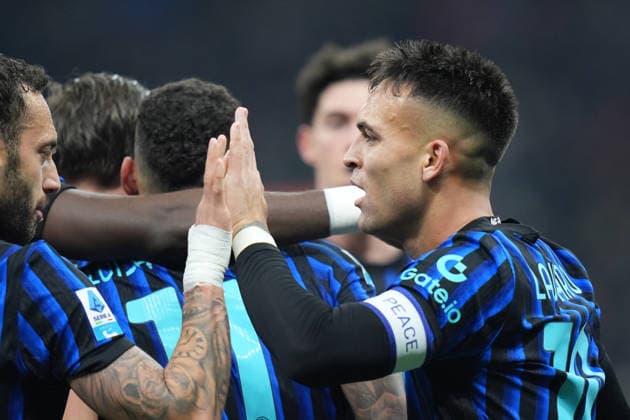 Inter Milan™s Lautaro Martinez celebrates after scoring 1-0 during the Serie A soccer match between Inter and Como at the San Siro Stadium in Milan , north Italy - Saturday , December 06 , 2025. - Soccer .  Copyright: xSpada LaPressex