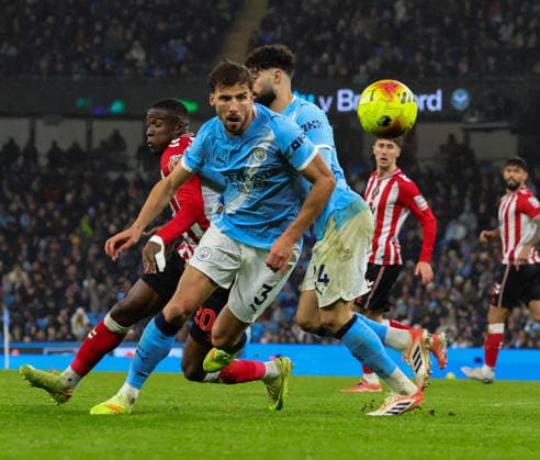 6th December 2025; Etihad Stadium, Manchester, Lancashire, England; Premier League Football, Manchester City versus Sunderland; Ruben Dias of Manchester City tracks the ball  RogerxEvans