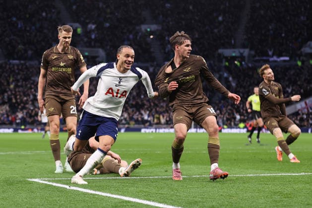 Tottenham Hotspur v Brentford 06 December 2025, London - Premier League Football - Tottenham Hotspur v Brentford - Xavi Simons of Tottenham Hotspur celebrates their second goal - Photo: Jacques Feeney Offside. London UK Copyright: xJacquesxFeeneyx xOffsidexOffside