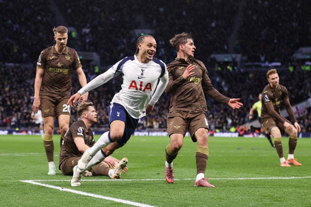 Tottenham Hotspur v Brentford 06 December 2025, London - Premier League Football - Tottenham Hotspur v Brentford - Xavi Simons of Tottenham Hotspur celebrates their second goal - Photo: Jacques Feeney Offside. London UK Copyright: xJacquesxFeeneyx xOffsidexOffside