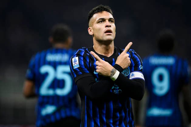 FC Internazionale v Como 1907 - Serie A Lautaro Martinez of FC Internazionale celebrates after scoring a goal during the Serie A football match between FC Internazionale and Como 1907. Milan Italy Copyright: xNicolòxCampox