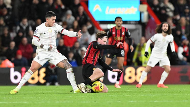 Bournemouth v Chelsea Premier League Alex Scott of Bournemouth is tackled by Enzo Fernandez of Chelsea during the Premier League match at the Vitality Stadium, Bournemouth 06 12 2025 UK Newspapers OUT Copyright: xJeremyxLandeyx FIL-22603-0063