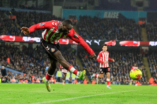 Manchester City v Sunderland Premier League 06 12 2025. Brian Brobbey (9) of Sunderland has a shot on goal during the Premier League match between Manchester City and Sunderland at the Etihad Stadium, Manchester, England on 6 December 2025. Manchester Etihad Stadium Manchester England Editorial use only DataCo restrictions apply See www.football-dataco.com , Copyright: xConorxMolloyx PSI-23347-0063