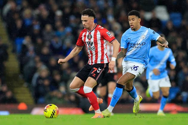 Manchester City v Sunderland Premier League 06 12 2025. Chemsdine Talbi (7) of Sunderland is chased by Savinho (26) of Manchester City during the Premier League match between Manchester City and Sunderland at the Etihad Stadium, Manchester, England on 6 December 2025. Manchester Etihad Stadium Manchester England Editorial use only DataCo restrictions apply See www.football-dataco.com , Copyright: xConorxMolloyx PSI-23347-0072