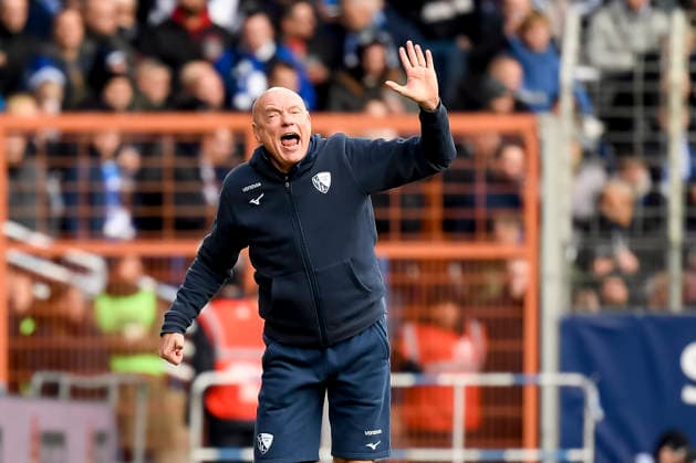 Trainer Uwe Roesler (VfL Bochum) gestikuliert waehrend des spiels der 2. Bundesliga zwischen VfL Bochum und Arminia Bielefeld, Vonovia Ruhrstadion am 06. December 2025 in Bochum, Deutschland. (Foto von Max Maiwald DeFodi Images) +++ Trainer Uwe Roesler (VfL Bochum) gestures during the 2. Bundesliga match between VfL Bochum and Arminia Bielefeld at Vonovia Ruhrstadion on December 6, 2025 in Bochum, Germany. (Photo by Max Maiwald DeFodi Images) DFB DFL REGULATIONS PROHIBIT ANY USE OF PHOTOGRAPHS AS IMAGE SEQUENCES AND OR QUASI-VIDEO. (Photo by Max Maiwald DeFodi Images)