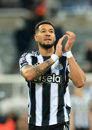 Newcastle United v Burnley Premier League Joelinton of Newcastle United applauds supporters after the final whistle during the Premier League match at St. James s Park, Newcastle 06 12 2025 UK Newspapers OUT Copyright: xFredxPalmerx FIL-22605-0144
