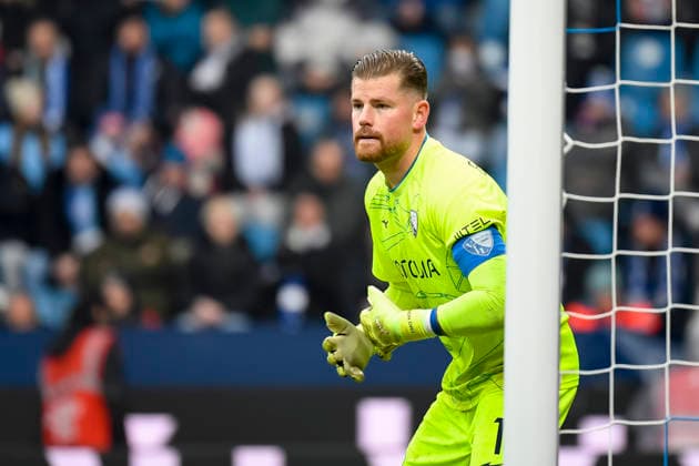 Torwart Timo Horn (VfL Bochum) schaut waehrend des spiels der 2. Bundesliga zwischen VfL Bochum und Arminia Bielefeld, Vonovia Ruhrstadion am 06. December 2025 in Bochum, Deutschland. (Foto von Max Maiwald DeFodi Images) +++ Torwart Timo Horn (VfL Bochum) looks on during the 2. Bundesliga match between VfL Bochum and Arminia Bielefeld at Vonovia Ruhrstadion on December 6, 2025 in Bochum, Germany. (Photo by Max Maiwald DeFodi Images) DFB DFL REGULATIONS PROHIBIT ANY USE OF PHOTOGRAPHS AS IMAGE SEQUENCES AND OR QUASI-VIDEO. (Photo by Max Maiwald DeFodi Images)