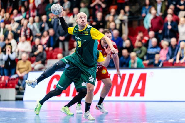 Hakon Dadi Styrmisson (VfL Eintracht Hagen, 28) beim Siebenmeter 7 Meter Wurf GER, TuS N-Luebbecke vs. VfL Eintracht Hagen, Handball, 2. Bundesliga, 14. Spieltag, Spielzeit 2025 2026, 06.12.2025 GER, TuS N-Luebbecke vs. VfL Eintracht Hagen, Handball, 2. Bundesliga, 14. Spieltag, Spielzeit 2025 2026, 06.12.2025 Luebbecke Copyright: xEibner-Pressefoto JanxRollingerx EP_JSK
