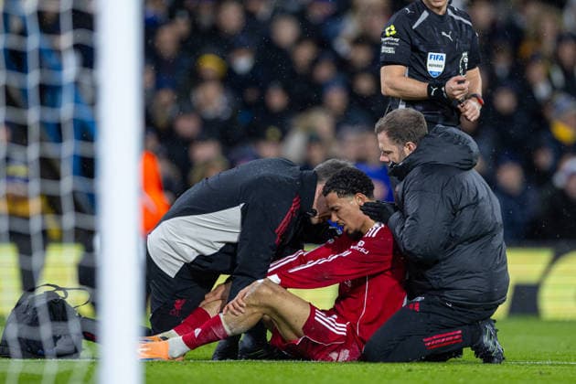Football - FA Premier League - Leeds United FC v Liverpool FC LEEDS, ENGLAND - Saturday, December 6, 2025: Liverpool s Hugo Ekitike receives treatment during the FA Premier League match between Leeds United FC and Liverpool FC at Elland Road. (Photo by David Rawcliffe Propaganda) LEEDS Elland Road YORKSHIRE ENGLAND  Copyright: xDavidxRawcliffex P2025-12-06-Leeds_Liverpool-61