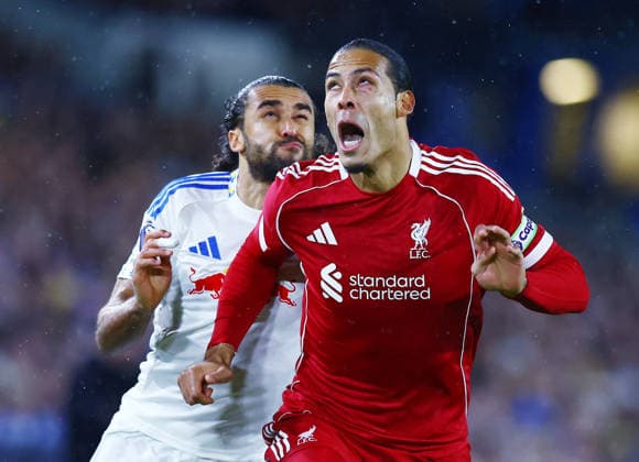 Virgil van Dijk of Liverpool and Dominic Calvert-Lewin of Leeds United Leeds United v Liverpool, Premier League, Football, Elland Road, Leeds, UK - 06 Dec 2025Leeds Elland Road United Kingdom EDITORIAL USE ONLY No use with unauthorised audio, video, data, fixture lists, club league logos or live services. Online in-match use limited to 120 images, no video emulation. No use in betting, games or single club league player publications. Copyright: xMattxWest Shutterstockx 16009398s
