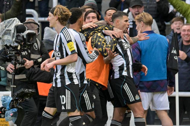 Newcastle United v Burnley - Premier League Bruno Guimaraes of Newcastle United celebrates his goal during the Premier League match between Newcastle United and Burnley at St. James s Park in Newcastle, United Kingdom, on December 6, 2025. Newcastle Tyne and Wear United Kingdom  Copyright: xMIxNewsx originalFilename:fletcher-newcastl251206_npMmP.jpg