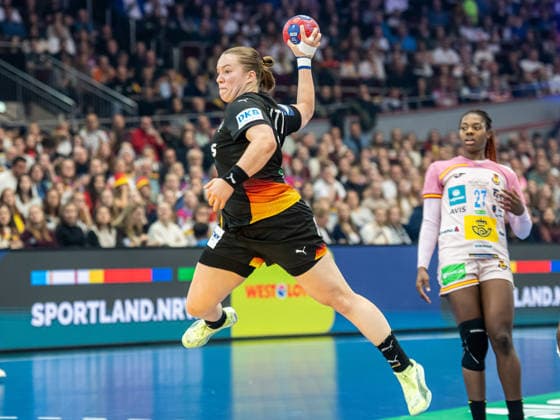 Lisa Antl (Deutschland, 09) kommt frei zum Wurf, Spanien vs. Deutschland, Handball, Weltmeisterschaft, Frauen, Spielzeit 2025 2026, 06.12.2025, Spanien vs. Deutschland, Handball, Weltmeisterschaft, Frauen, Spielzeit 2025 2026, 06.12.2025 Dortmund Copyright: xEibner-Pressefoto MichaelxSchmidx EP_MST