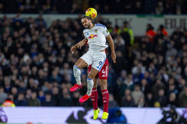 Football - FA Premier League - Leeds United FC v Liverpool FC LEEDS, ENGLAND - Saturday, December 6, 2025: Liverpool s captain Virgil van Dijk challenges for a header with Leeds United s Dominic Calvert-Lewin during the FA Premier League match between Leeds United FC and Liverpool FC at Elland Road. (Photo by David Rawcliffe Propaganda) LEEDS Elland Road YORKSHIRE ENGLAND  Copyright: xDavidxRawcliffex P2025-12-06-Leeds_Liverpool-69