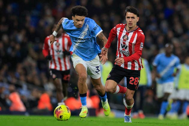 Manchester City v Sunderland Premier League 06 12 2025. Enzo Le Fee (28) of Sunderland is chased by Nico O Reilly (33) of Manchester City during the Premier League match between Manchester City and Sunderland at the Etihad Stadium, Manchester, England on 6 December 2025. Manchester Etihad Stadium Manchester England Editorial use only DataCo restrictions apply See www.football-dataco.com , Copyright: xConorxMolloyx PSI-23347-0087