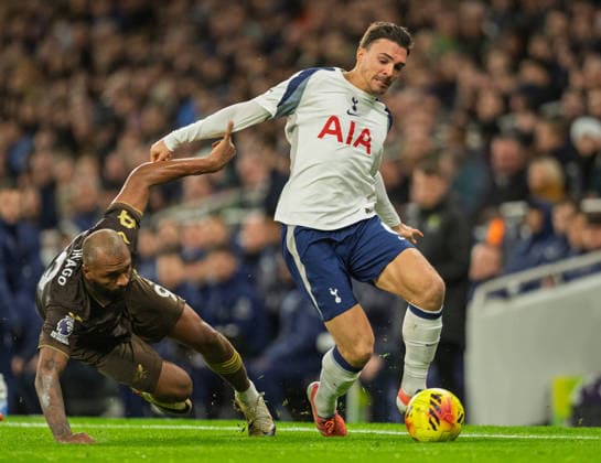 Tottenham Hotspur v Brentford Premier League Joao Palhinha of Tottenham Hotspur and Igor Thiago of Brentford during the Premier League match at Tottenham Hotspur Stadium, London 06 12 2025 UK Newspapers OUT Copyright: xGraemexWilcocksonx FIL-22607-0079