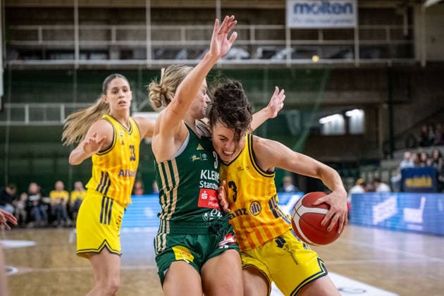 Basketball Berlin 06.12.2025 Saison 2025 2026 DBBL 1. Bundesliga Alba Berlin - Rutronik Stars Keltern Theresa Simon (Alba, No.03) Alexandra Wilke (Keltern, No.03)