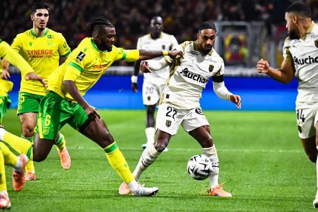 FOOTBALL : FC Nantes vs RC Lens - Ligue 1 - JournÃ e 15 - 06 12 2025 Wesley SaÃ¯d (RC Lens) Chidozie Awaziem (FC NANTES) NantesFrance  Copyright: xBaptistexAutissierx