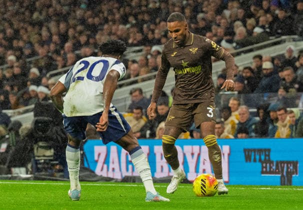 Tottenham Hotspur v Brentford Premier League Rico Henry of Brentford takes on Mohammed Kudus of Tottenham Hotspur during the Premier League match at Tottenham Hotspur Stadium, London 06 12 2025 UK Newspapers OUT Copyright: xGraemexWilcocksonx FIL-22607-0088