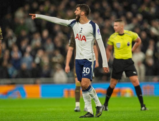Tottenham Hotspur v Brentford Premier League Rodrigo Bentancur of Tottenham Hotspur shouts instructions during the Premier League match at Tottenham Hotspur Stadium, London 06 12 2025 UK Newspapers OUT Copyright: xGraemexWilcocksonx FIL-22607-0089