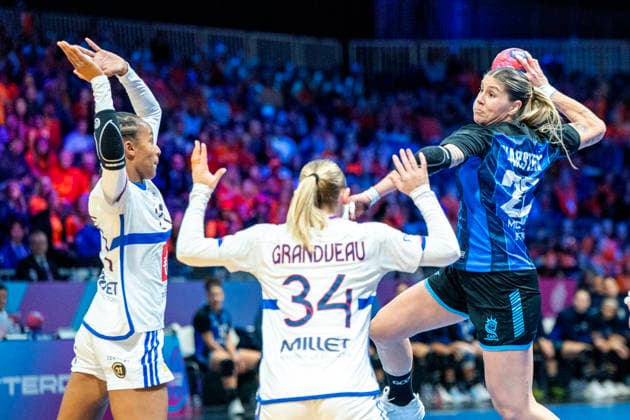 2025-12-06 France vs Argentina ROTTERDAM, NETHERLANDS - DECEMBER 6: Elke Karsten of Argentina during the IHF Worldchampionship 2025 match for women, between France and Argentina at Ahoy on December 6, 2025 in Rotterdam, Netherlands. Rotterdam Ahoy Netherlands Content not available for redistribution in The Netherlands directly or indirectly through any third parties. Copyright: xHenkxSeppenx