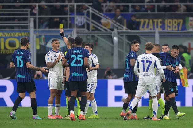 Milan, Italy, 6th December 2025. Lautaro Martinez of FC Internazionale is restrained by players as Diego Carlos of Como 1907 is shown a yellow card for a foul during the Internazionale vs Como 1907 Serie A match at Giuseppe Meazza, Milan. Picture credit should read: Jonathan Moscrop Sportimage EDITORIAL USE ONLY. No use with unauthorised audio, video, data, fixture lists, club league logos or live services. Online in-match use limited to 120 images, no video emulation. No use in betting, games or single club league player publications. SPI_051_JM_INTER_COMO SPI-4322-0051