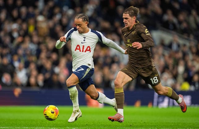 Tottenham Hotspur v Brentford Premier League Xavi Simons of Tottenham Hotspur breaks clear of Yehor Yarmolyuk of Brentford to score his first goal and the team™s second during the Premier League match at Tottenham Hotspur Stadium, London 06 12 2025 UK Newspapers OUT Copyright: xGraemexWilcocksonx FIL-22607-0099
