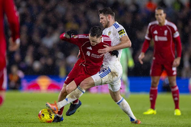 Football - FA Premier League - Leeds United FC v Liverpool FC LEEDS, ENGLAND - Saturday, December 6, 2025: Liverpool s Florian Wirtz is challenged by Leeds United s Anton Stach (R) during the FA Premier League match between Leeds United FC and Liverpool FC at Elland Road. (Photo by David Rawcliffe Propaganda) LEEDS Elland Road YORKSHIRE ENGLAND  Copyright: xDavidxRawcliffex P2025-12-06-Leeds_Liverpool-82