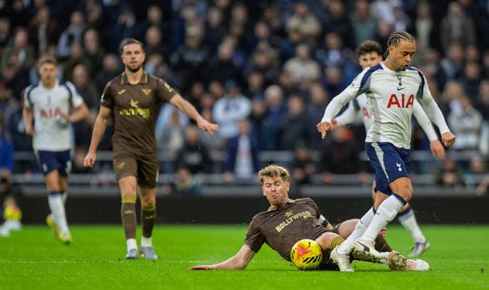 Tottenham Hotspur v Brentford Premier League Nathan Collins of Brentford tackles Xavi Simons during the Premier League match at Tottenham Hotspur Stadium, London 06 12 2025 UK Newspapers OUT Copyright: xGraemexWilcocksonx FIL-22607-0125
