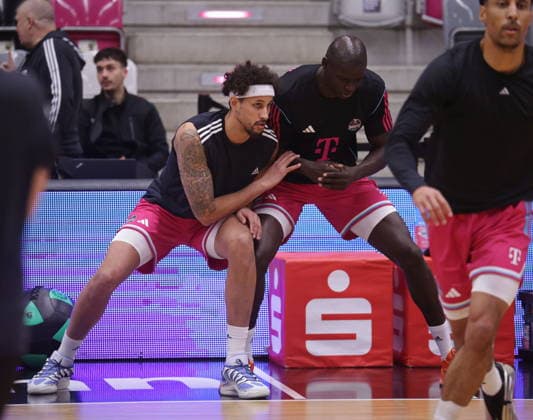 Michael Kessens, Kur Jongkuch Telekom Baskets Bonn vs. NINERS Chemnitz 9. Speiltag - Saison 2025 26