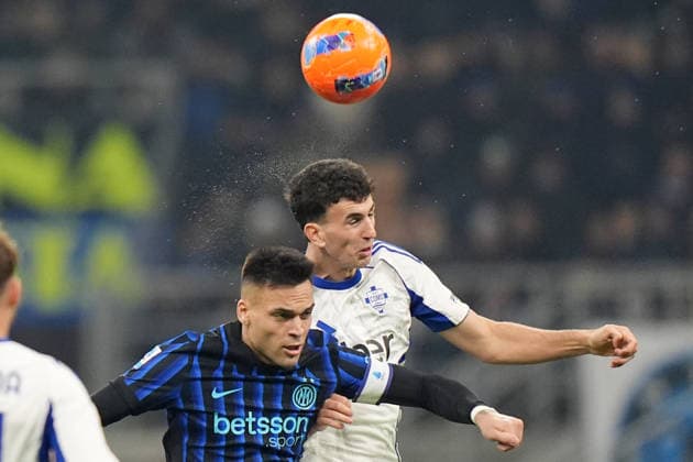Inter Milan™s Lautaro Martinez during the Serie A soccer match between Inter and Como at the San Siro Stadium in Milan , north Italy - Saturday , December 06 , 2025. - Soccer .  Copyright: xSpada LaPressex