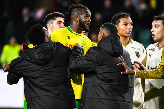 FOOTBALL : FC Nantes vs RC Lens - Ligue 1 - JournÃ e 15 - 06 12 2025 Tension entre Chidozie Awaziem (FC NANTES) et Malang Sarr (RC Lens) NantesFrance  Copyright: xBaptistexAutissierx