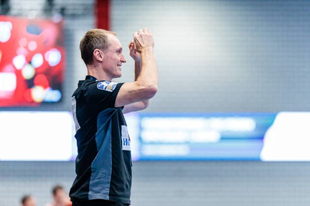 Pavel Prokopec (VfL Eintracht Hagen, Trainer) gestikuliert GER, TuS N-Luebbecke vs. VfL Eintracht Hagen, Handball, 2. Bundesliga, 14. Spieltag, Spielzeit 2025 2026, 06.12.2025 GER, TuS N-Luebbecke vs. VfL Eintracht Hagen, Handball, 2. Bundesliga, 14. Spieltag, Spielzeit 2025 2026, 06.12.2025 Luebbecke Copyright: xEibner-Pressefoto JanxRollingerx EP_JSK