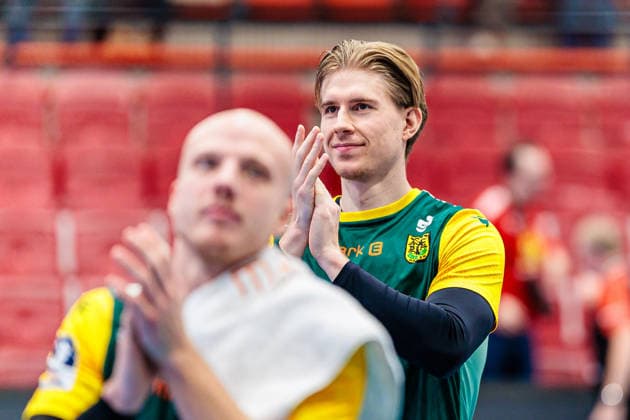 Kim Voss-Fels (VfL Eintracht Hagen, 21) jubelt freut sich nach 21:28 Sieg GER, TuS N-Luebbecke vs. VfL Eintracht Hagen, Handball, 2. Bundesliga, 14. Spieltag, Spielzeit 2025 2026, 06.12.2025 GER, TuS N-Luebbecke vs. VfL Eintracht Hagen, Handball, 2. Bundesliga, 14. Spieltag, Spielzeit 2025 2026, 06.12.2025 Luebbecke Copyright: xEibner-Pressefoto JanxRollingerx EP_JSK