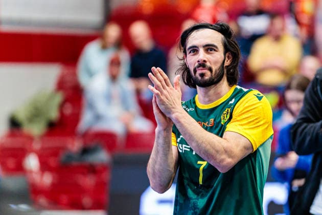 Pouya Norouzi (VfL Eintracht Hagen, 07) jubelt freut sich nach 21:28 Sieg GER, TuS N-Luebbecke vs. VfL Eintracht Hagen, Handball, 2. Bundesliga, 14. Spieltag, Spielzeit 2025 2026, 06.12.2025 GER, TuS N-Luebbecke vs. VfL Eintracht Hagen, Handball, 2. Bundesliga, 14. Spieltag, Spielzeit 2025 2026, 06.12.2025 Luebbecke Copyright: xEibner-Pressefoto JanxRollingerx EP_JSK
