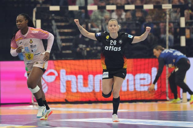 Spanien - Deutschland, IHF Handball-WM der Frauen Antje Döll (Deutschland, 29). 3. Hauptrundenspiel der Handball-WM der Frauen zwischen Spanien und Deutschland am 6. Dezember 2025 in der Westfalenhalle in Dortmund., Dortmund Nordrhein-Westfalen Deutschland Westfalenhalle