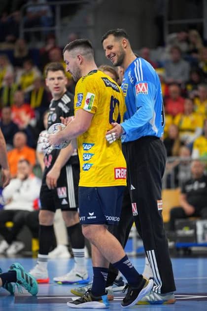 RECORD DATE NOT STATED Handball-Szene mit Jannik Kohlbacher (80, Rhein Neckar Löwen) und Khalifa Ghedbane (96, HC Erlangen) Handball-Szene mit Jannik Kohlbacher (80, Rhein Neckar Löwen) und Khalifa Ghedbane (96, HC Erlangen)