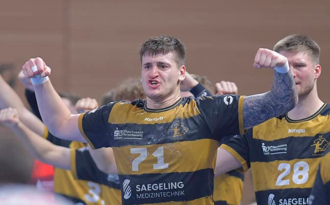 06.12.2025, Dresdens Oliver Seidler jubelt, Handball, 2. Bundesliga, HC Elbflorenz Dresden - TV Hüttenberg,e (c) Dresden